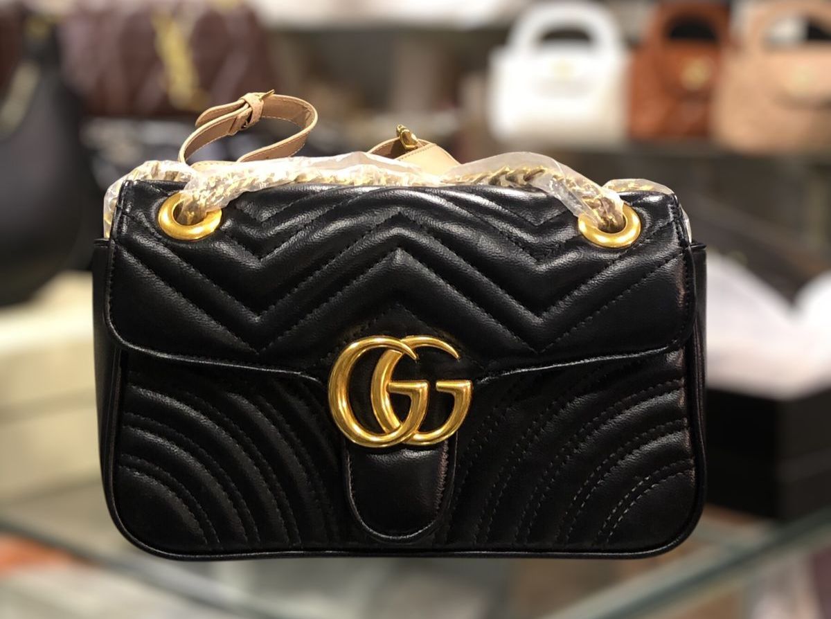 Luxury Gucci Matelassé Crossbody Bag (10 × 7 Inches) – Stylish Black Chevron Shoulder Purse | Elegant Designer Handbag for Women (With Box) - Image 3