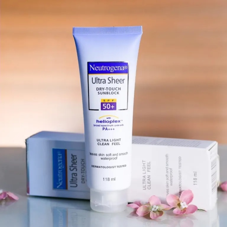 Neutrogena Ultra Sheer Sunblock - High Protection Lightweight Face Body Skincare Formula Non Greasy Clean Feel Daily Sunscreen Lotion - 118ML - Image 2