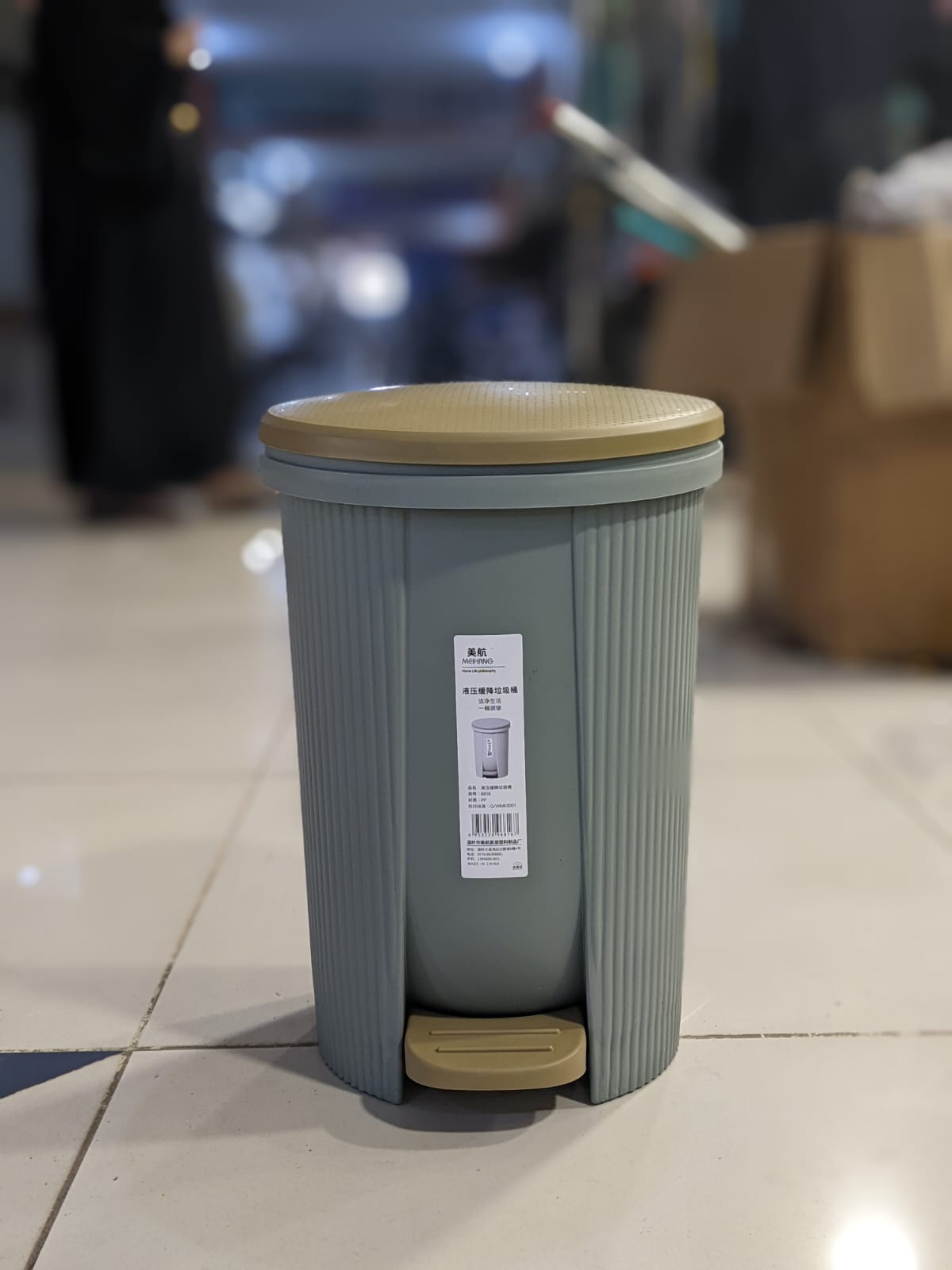 Royal Oval Garbage Pedal Bin With Inner Bucket - Image 5