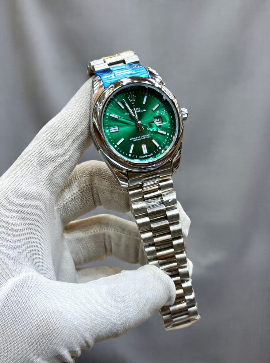 Rolex Brand Oyster Perpetual Watch With Stainless Steel Chain - Quality Timepiece Featuring Date Function And Radium Details For Enhanced Visibility - Image 4