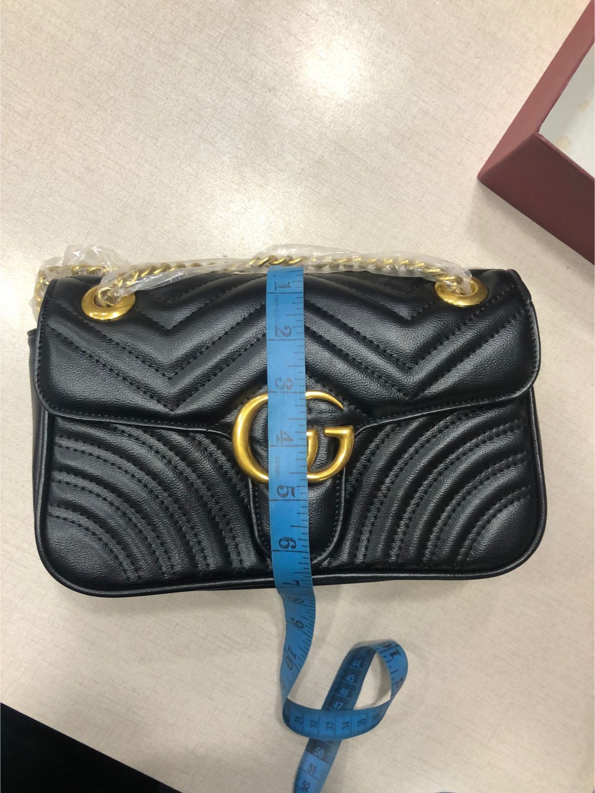 Luxury Gucci Matelassé Crossbody Bag (10 × 7 Inches) – Stylish Black Chevron Shoulder Purse | Elegant Designer Handbag for Women (With Box)