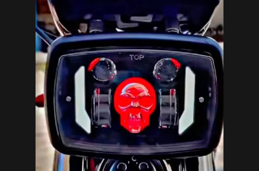 Premium Skull Headlamp for Honda CD70 & CG125 – Aggressive Red Skull DRL with Dual LED Projectors - Image 4