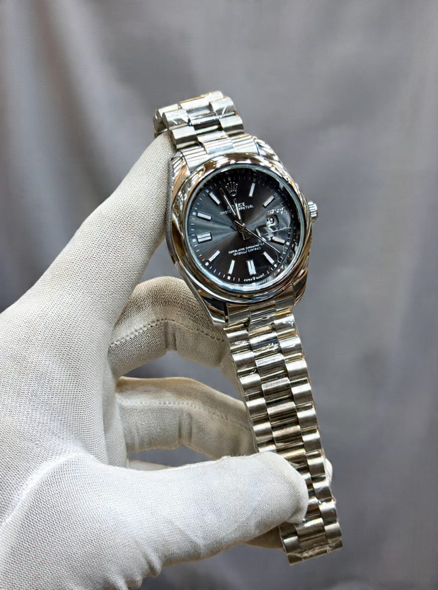 Rolex Brand Oyster Perpetual Watch With Stainless Steel Chain - Quality Timepiece Featuring Date Function And Radium Details For Enhanced Visibility