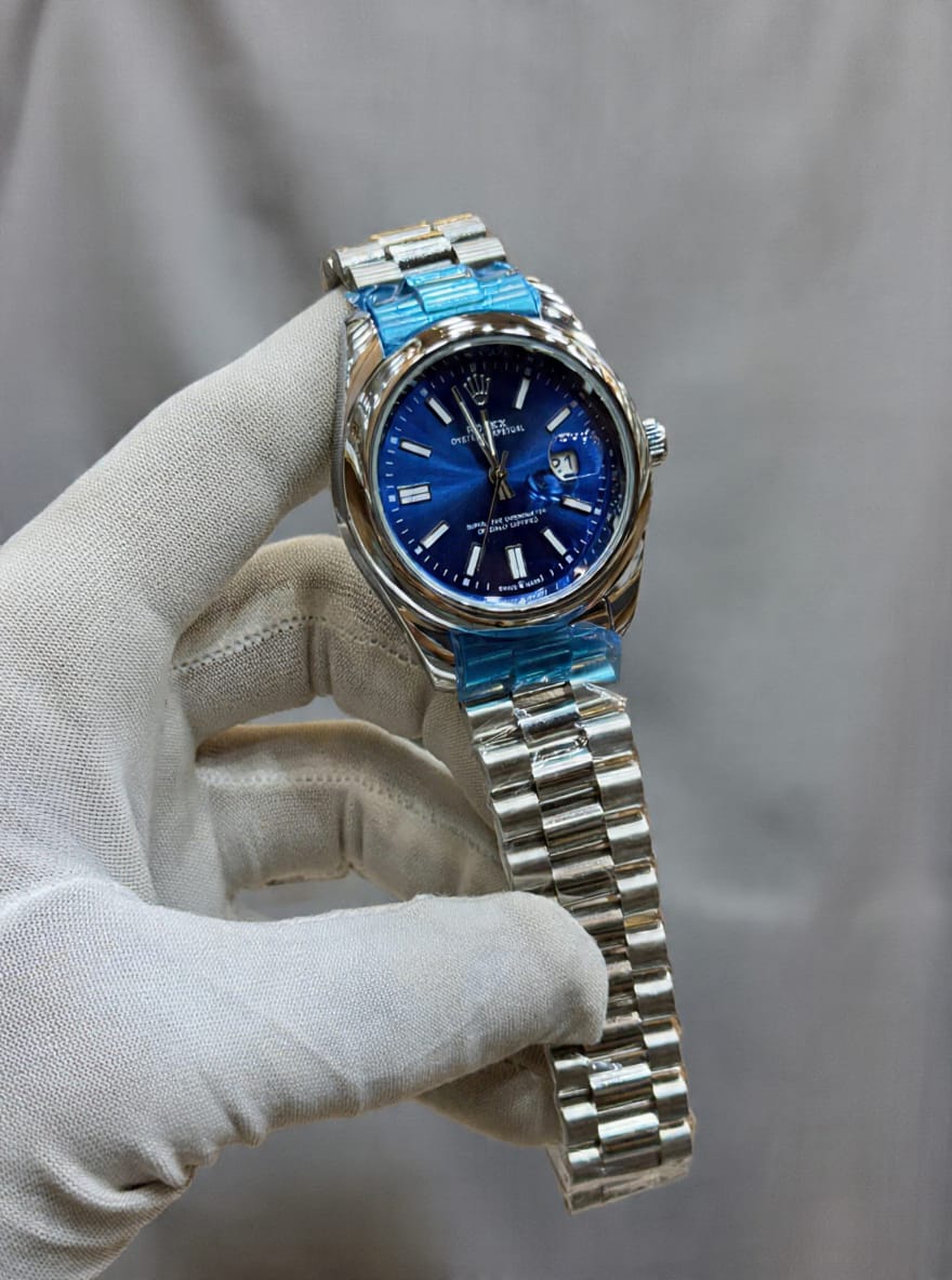 Rolex Brand Oyster Perpetual Watch With Stainless Steel Chain - Quality Timepiece Featuring Date Function And Radium Details For Enhanced Visibility - Image 3