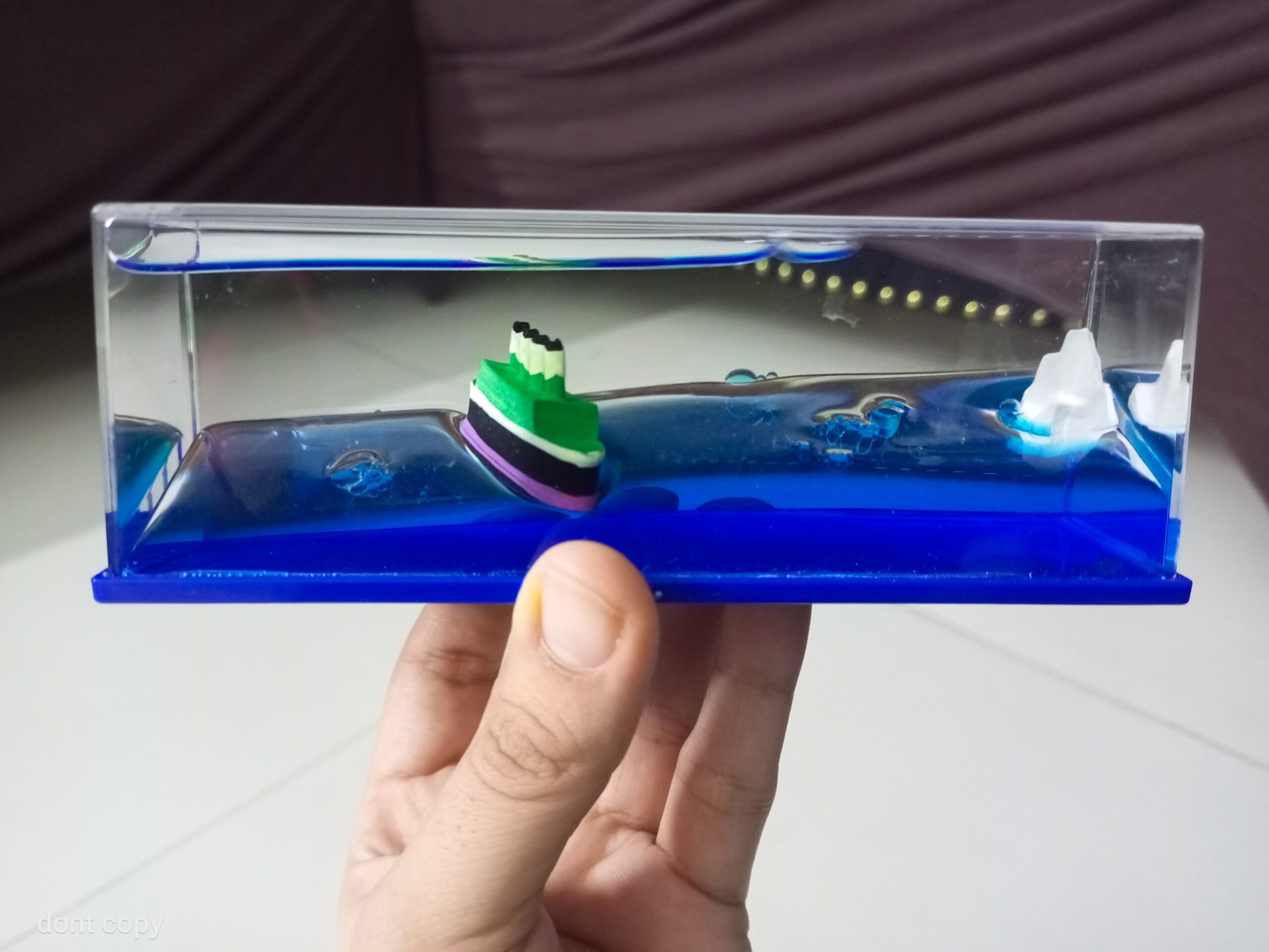 Titanic Unsinkable Fluid Drift Bottle – Acrylic Cruise Ship Decor with Iceberg Scene | Relaxing Liquid Motion Display for Car Dashboard & Home - Image 2